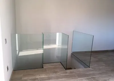 Baranda de vidrio escalera