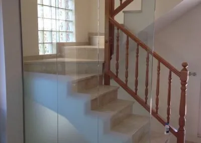 Baranda de vidrio escaleras