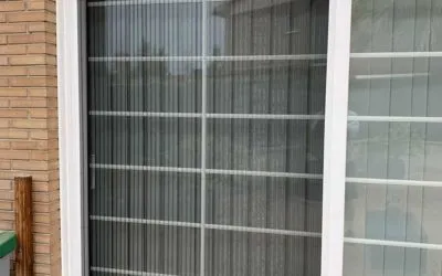 IMG 2407 E1585757930443 400x250 ¿Por qué instalar mosquiteras en las ventanas?