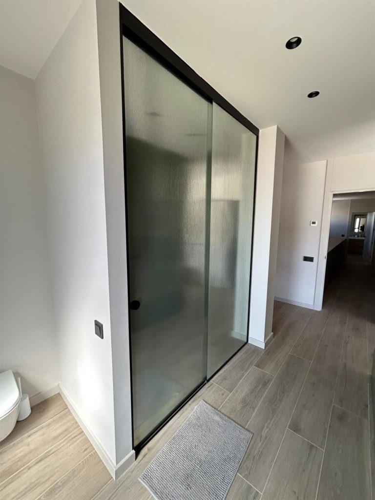 Cerramiento acristalado interiores y mamparas a medida